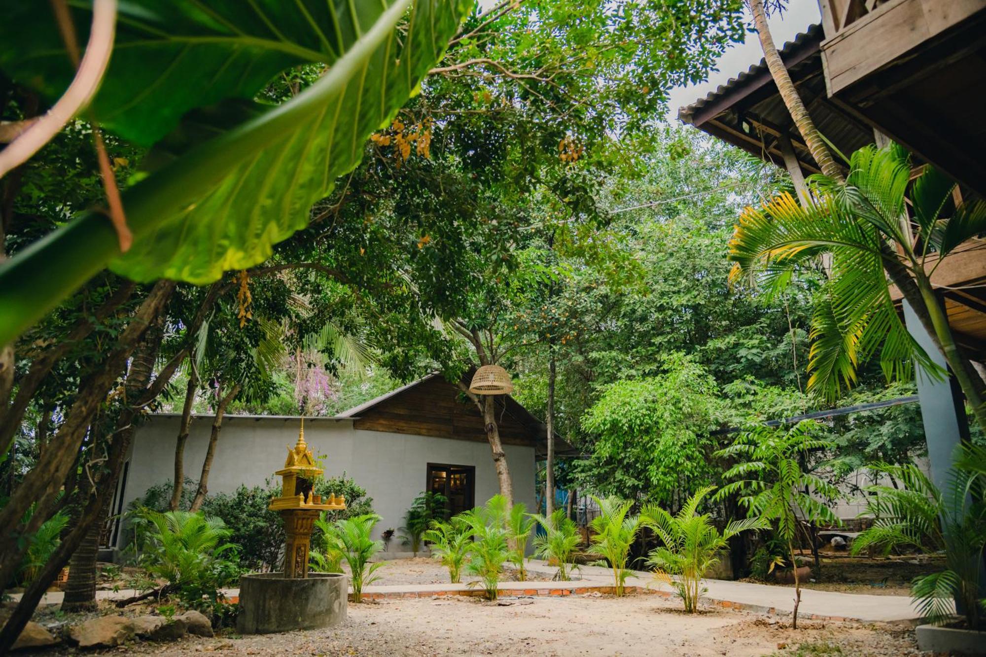 Banyan Tree Hostel Kampot Exterior photo