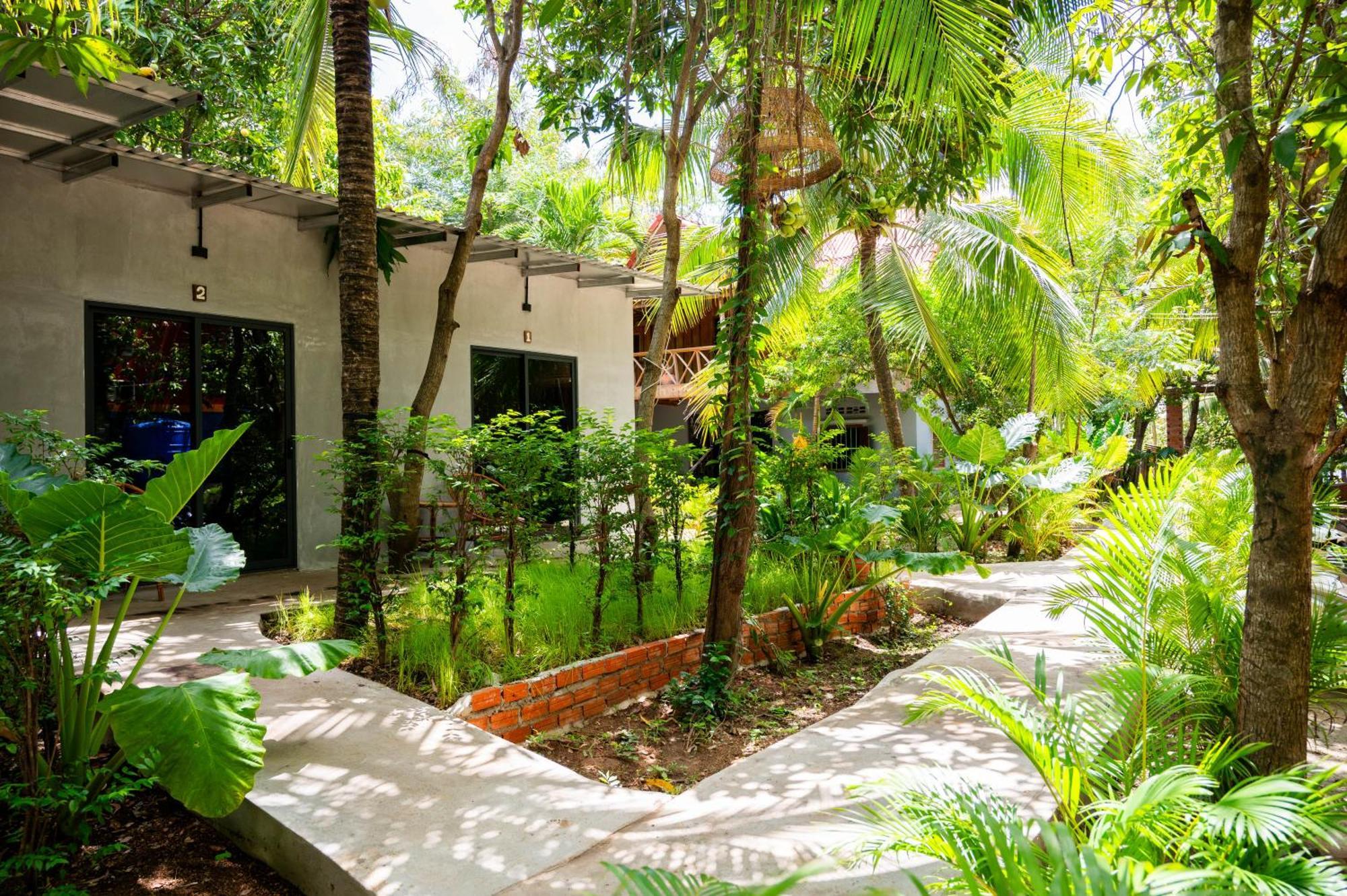 Banyan Tree Hostel Kampot Exterior photo