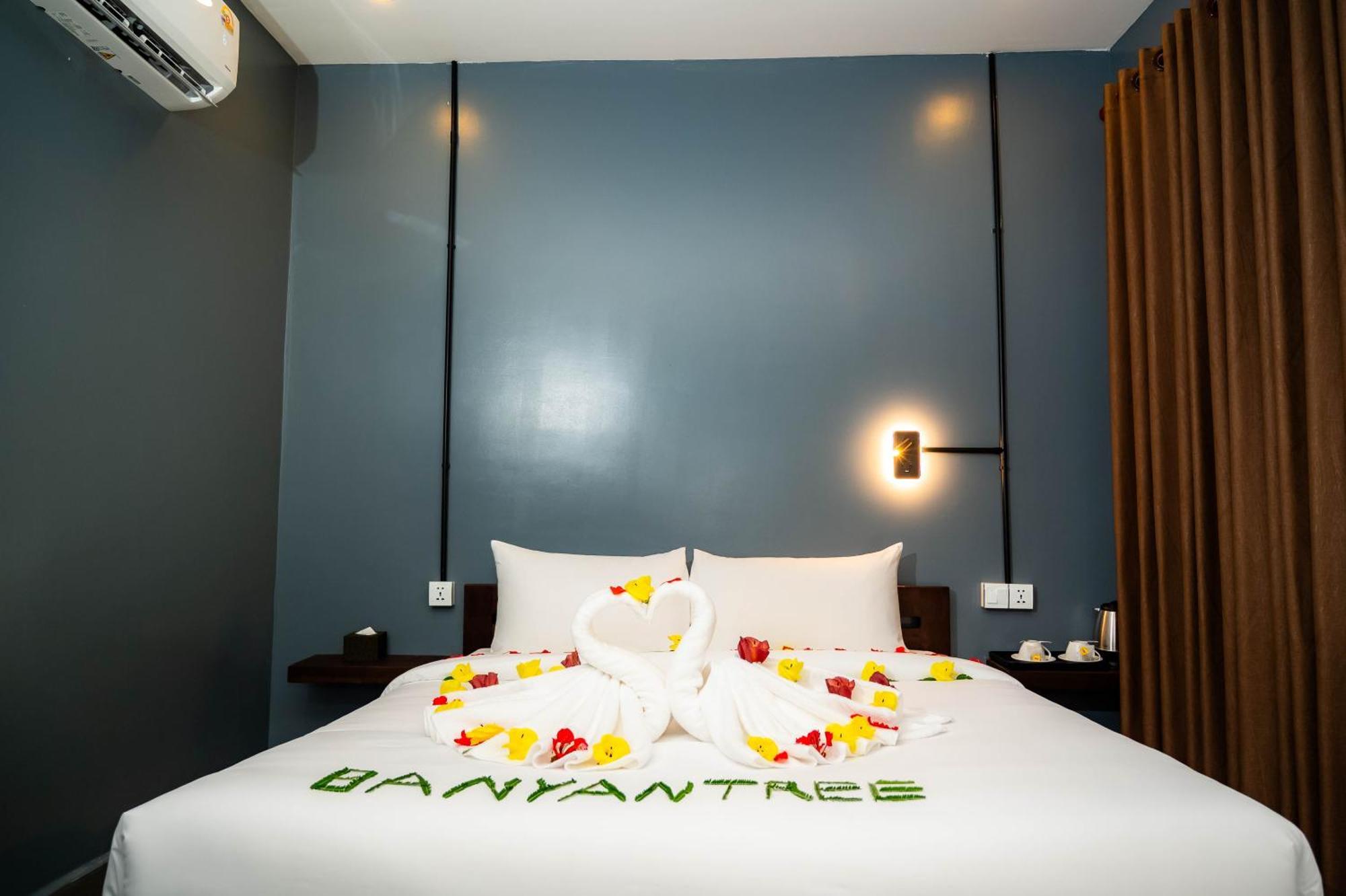 Banyan Tree Hostel Kampot Exterior photo