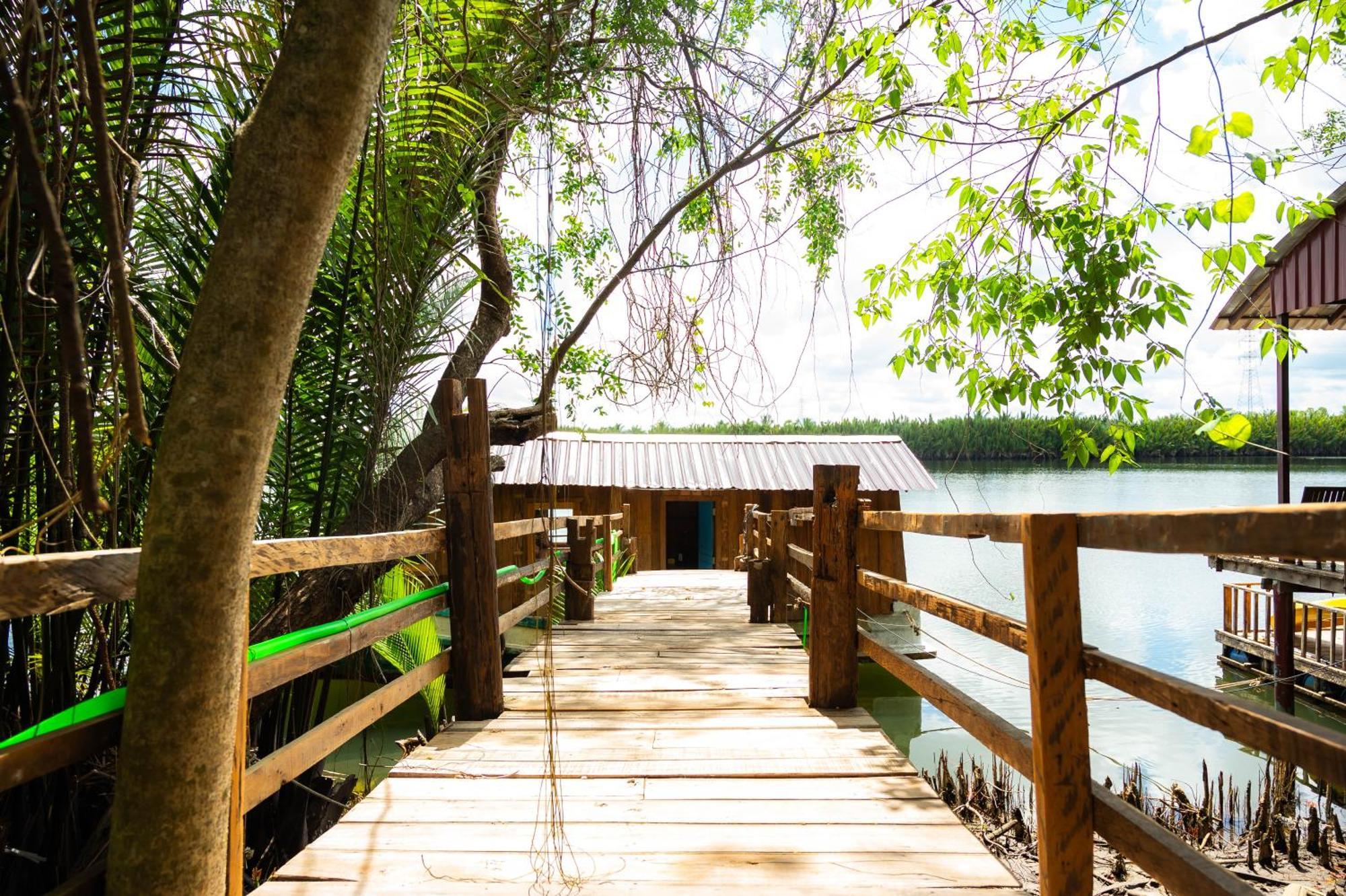 Banyan Tree Hostel Kampot Exterior photo