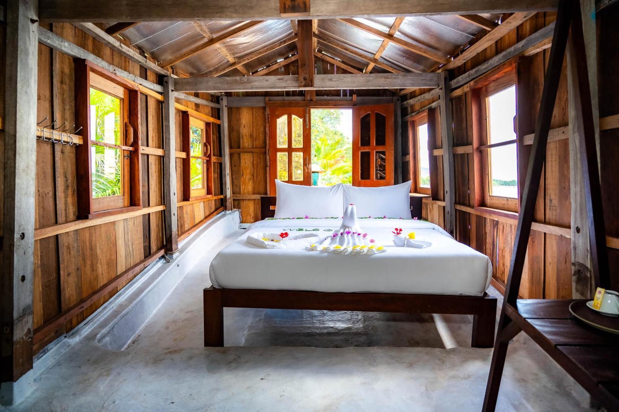 Banyan Tree Hostel Kampot Exterior photo